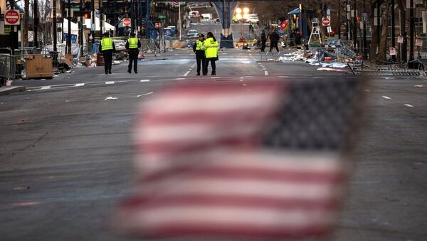 Полиция работает на месте взрывов в Бостоне