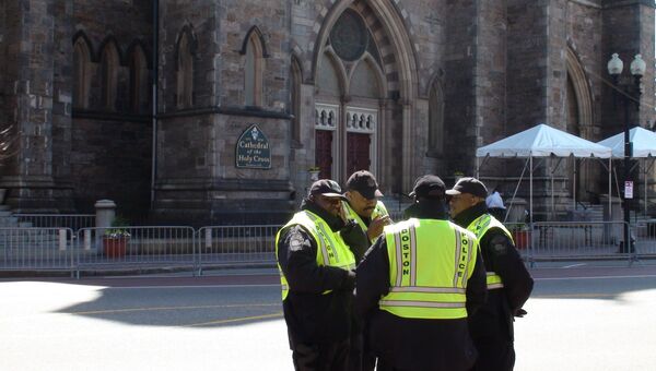 Полиция работает у Собора святого креста в Бостоне