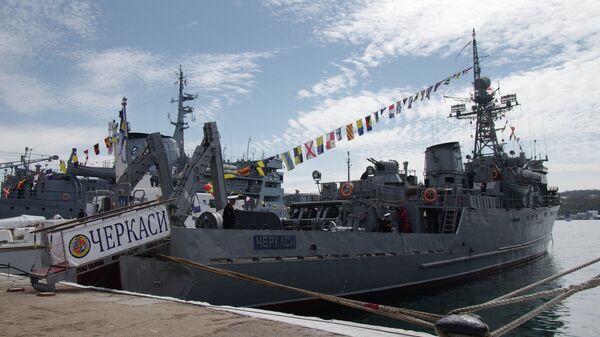 Морской тральщик ВМС Украины Черкассы в порту Севастополя