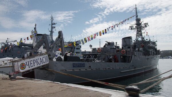 Морской тральщик ВМС Украины Черкассы в порту Севастополя