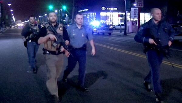 Уотертаун оцеплен: полиция ищет второго подозреваемого во взрывах в Бостоне
