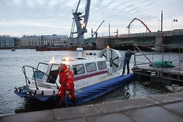 В Санкт-Петербурге затонул буксировочный катер