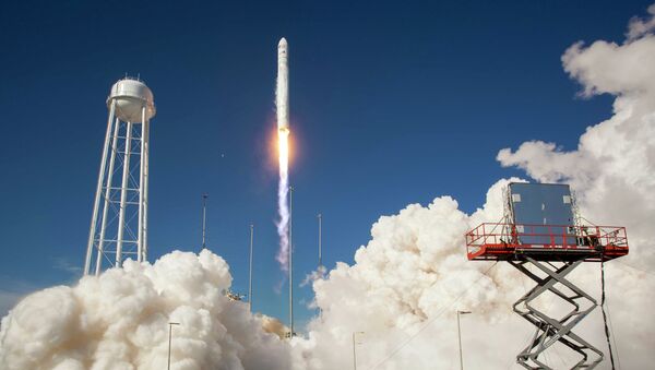 Старт ракеты Антарес с космодрома в США
