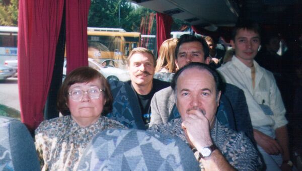 Зинаида Славина и Николай Губенко (на переднем плане) на гастролях в Сеуле, 1999 год