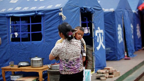 Палаточный лагерь недалеко от эпицентра землетрясения, произошедшего в провинции Сычуань на юго-западе Китая