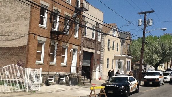 Полиция блокирует вход в дом, где живет сестра Царнаевых, подозреваемых в теракте в Бостоне