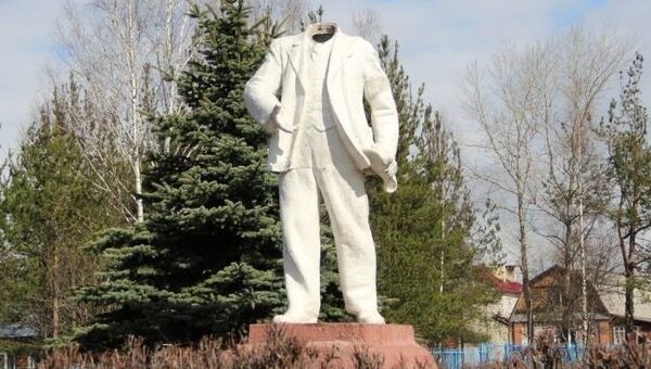 Хулиганы в Костроме оторвали голову памятнику Ленину