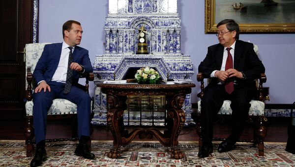 Председатель правительства России Дмитрий Медведев и премьер-министр Киргизской Республики Жанторо Сатыбалдиев