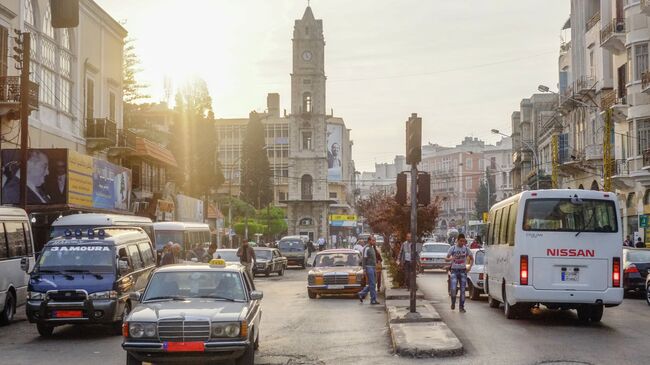 Автомобильное движение на одной из улиц Триполи, архивное фото