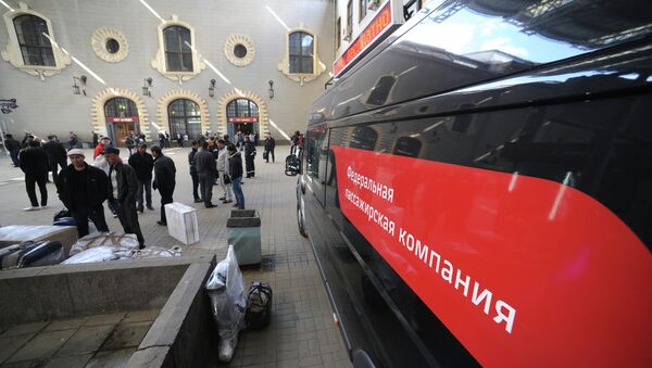 Перронный контроль пассажиров поезда Москва-Душанбе. Архивное фото
