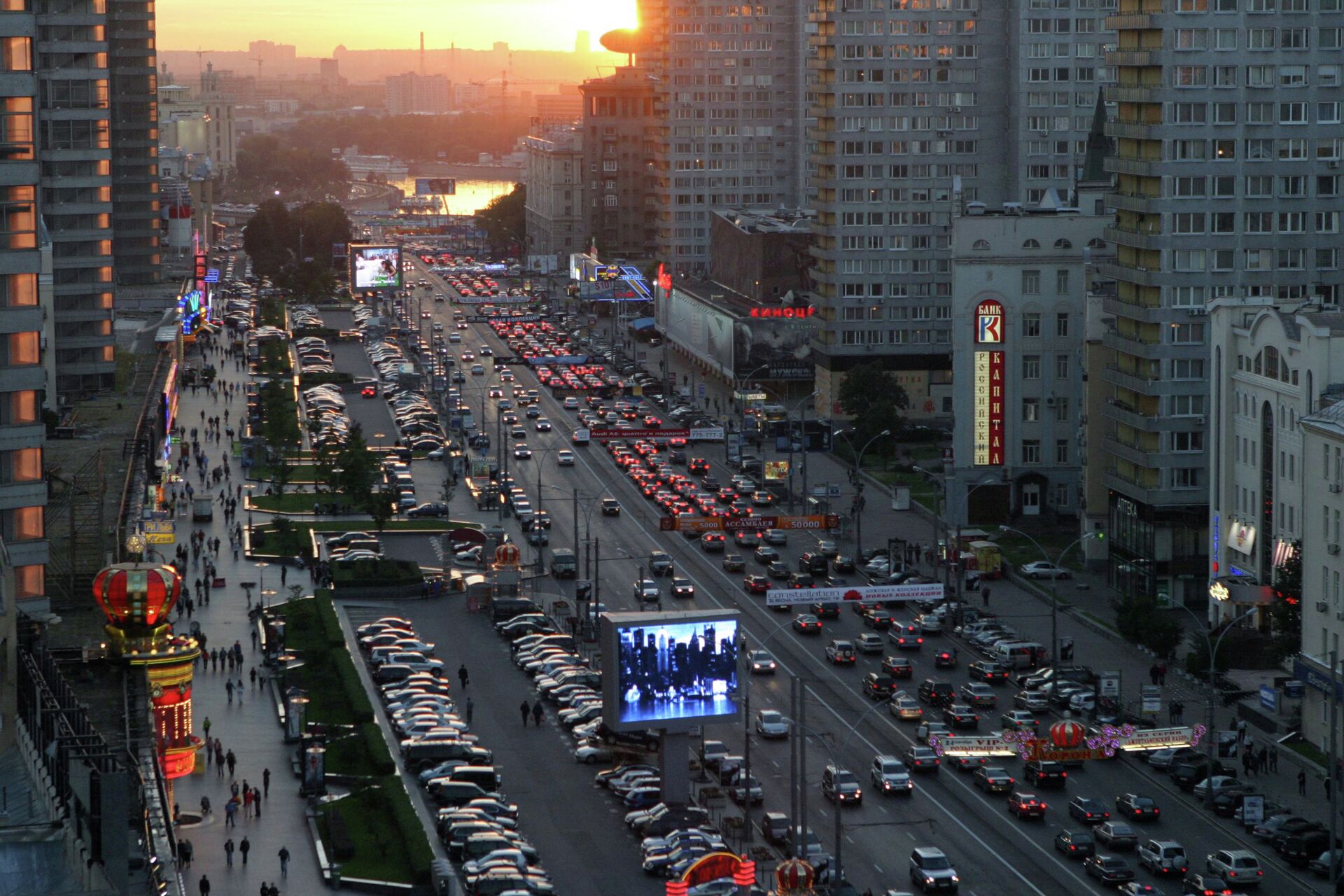 Улица Новый Арбат. Архивное фото Улица Новый Арбат. Архивное фото - РИА Новости, 1920, 16.12.2025