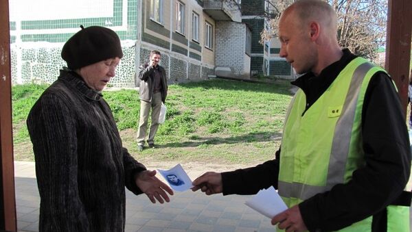Добровольцы в Белгороде распространяют листовки с портретом Помазуна