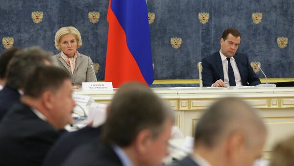 Председатель правительства РФ Дмитрий Медведев на заседании правительственной комиссии по вопросам охраны здоровья граждан