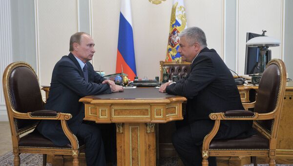 Президент РФ Владимир Путин и министр внутренних дел РФ Владимир Колокольцев
