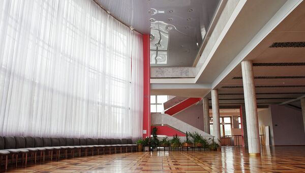 Интерьер холла Культурного центра ЗИЛ, архивное фото