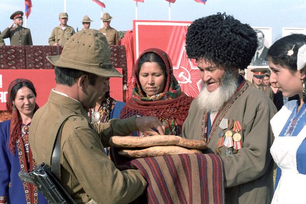 Встреча советских воинов-интернационалистов вернувшихся из Демократической Республики Афганистан