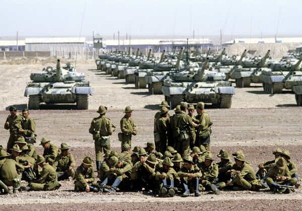 Гвардейский танковый полк готовится к отправке в СССР