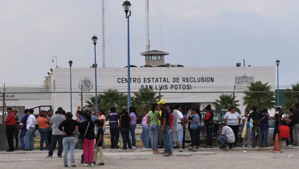 Родные ждут информации о судьбе заключенных после бунта в мексиканской тюрьме La Pila