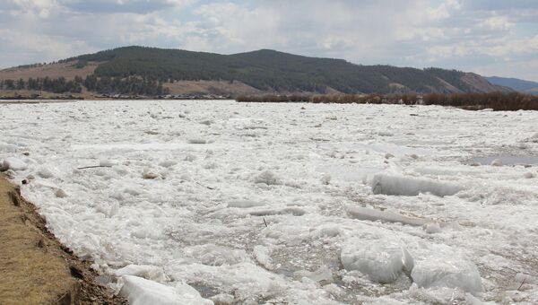 Ликвидация ледового затора на реке Хилок в Бурятии