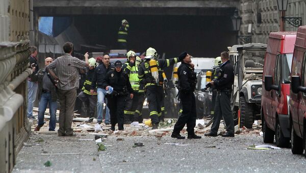 Работа спасателей на месте взрыва в Праге
