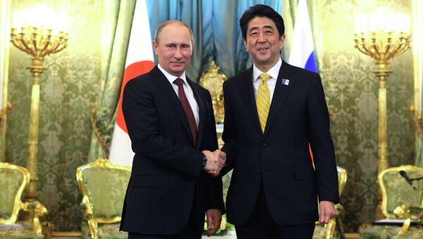 Президент РФ Владимир Путин во время встречи в Кремле с премьер-министром Японии Синдзо Абэ