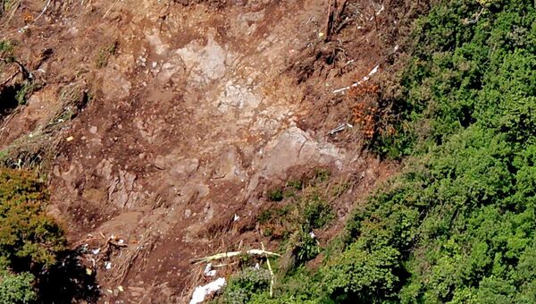 Точка удара SSJ-100 о склон горы Салак в Индонезии. Архивное фото