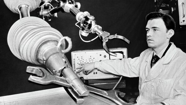 Испытание лабораторного образца робота в Ленинградском политехническом институте, 1973