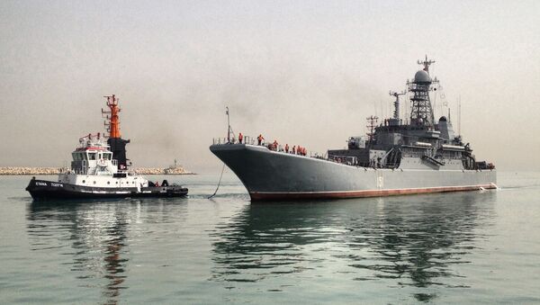 Большой десантный корабль ВМФ России Азов в порту израильского города Хайфа