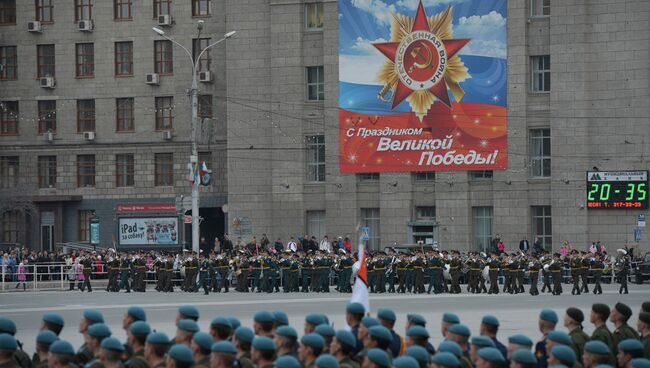 Репетиция военного парада в Новосибирске, архивное фото