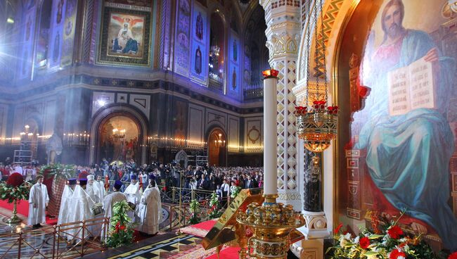 Пасхальное богослужение в храме Христа Спасителя в Москве