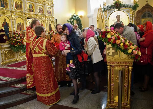 Крестный пасхальный ход православных во Владивостоке