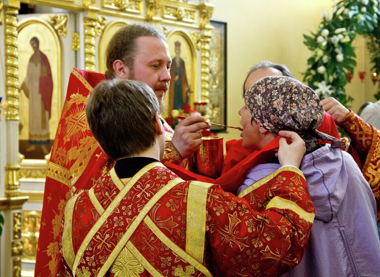 Крестный пасхальный ход православных во Владивостоке