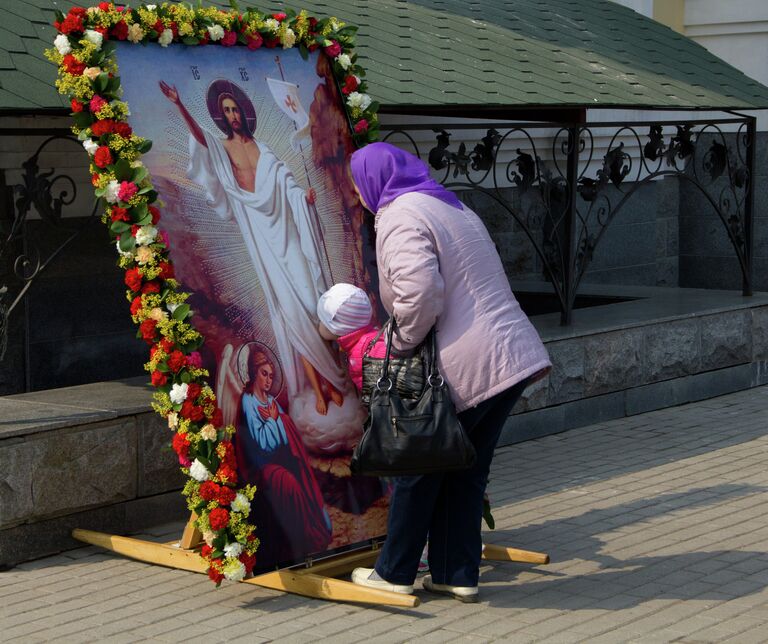 Крестный пасхальный ход православных во Владивостоке