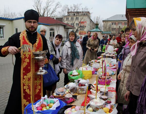 Крестный пасхальный ход православных во Владивостоке