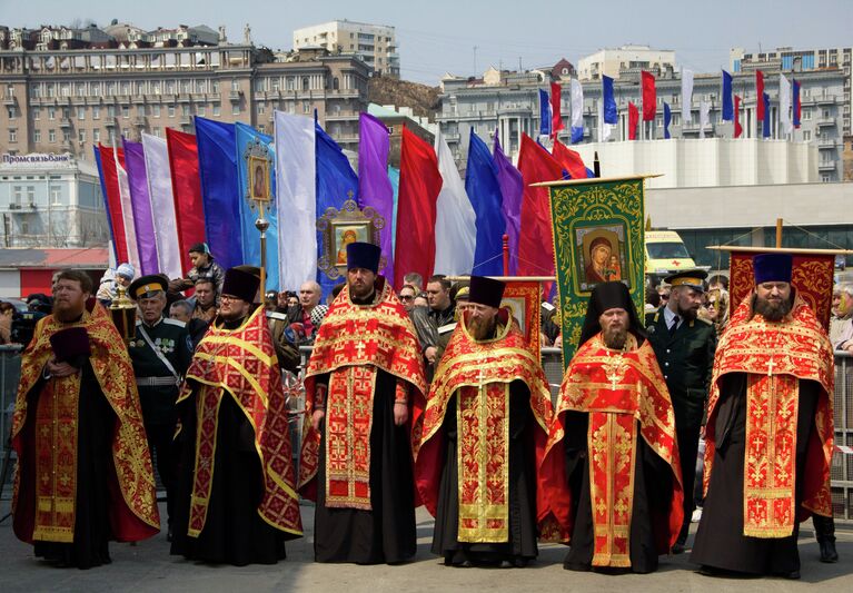 Крестный пасхальный ход православных во Владивостоке