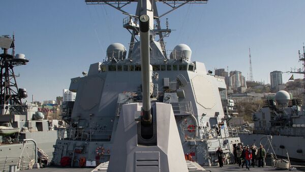 Ракетный эсминец Лассен военно-морского флота США прибыл во Владивосток
