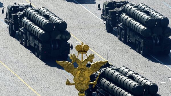 Зенитные ракетные системы ПУ С-400 проходят по Красной площади