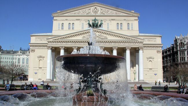 Фонтан на Театральной площади в Москве. Архивное фото