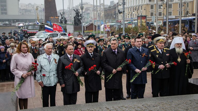 Возложение цветов к стеле Владивосток – город воинской славы