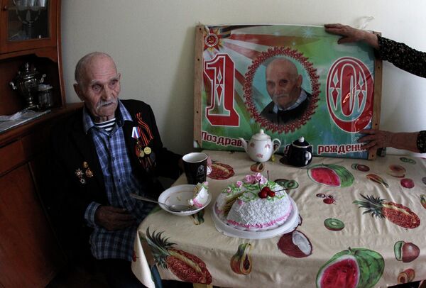 Ветеран ВОВ Тимофей Липовской, отметивший 100-й День рождения