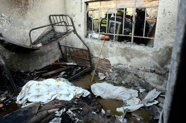 Дом, разрушенный в результате взрыва автоцистерны с газом в Мексике