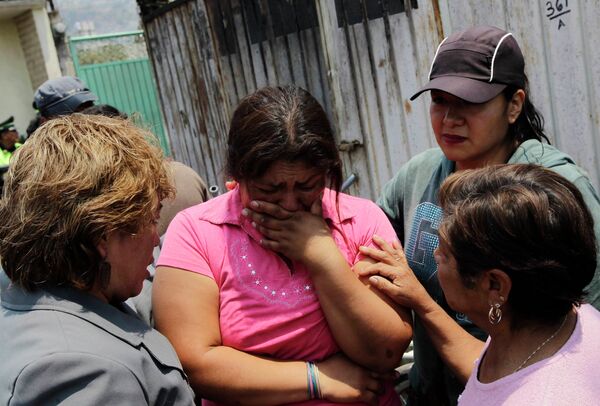 Родственники жертв взрыва автоцистерны с газом в Мексике