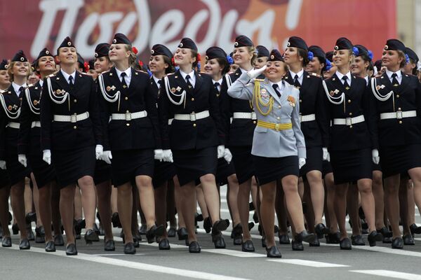 Курсанты Санкт-Петербургского университета МВД РФ во время военного парада