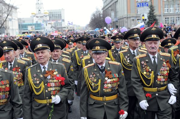Ветераны во время военного парада в Екатеринбурге