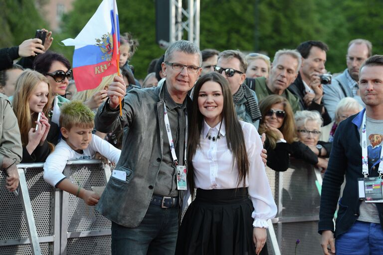 Юрий Аксюта и Дина Гарипова на открытии международного конкурса песни Евровидение-2013