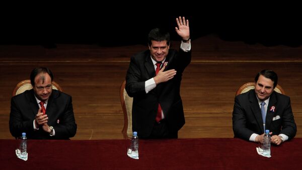 Орасио Картес (в центре) официально объявлен избранным президентом Парагвая