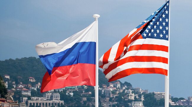 Флаги России и США