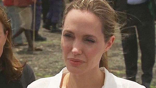Операция Джоли: почему актриса удалила грудь и призналась в этом