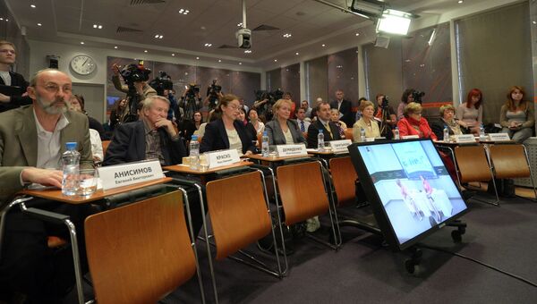 Участники круглого стола в Санкт-Петербургском медиацентре РИА Новости