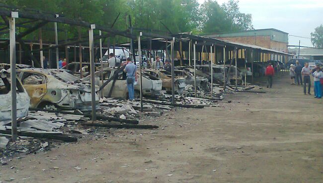 Шестьдесят машин пострадали при пожаре в Смоленской области